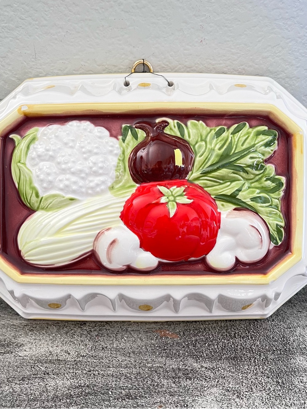 Ceramic Wall Hanging Jello Mold with Vegetable Relief Decoration